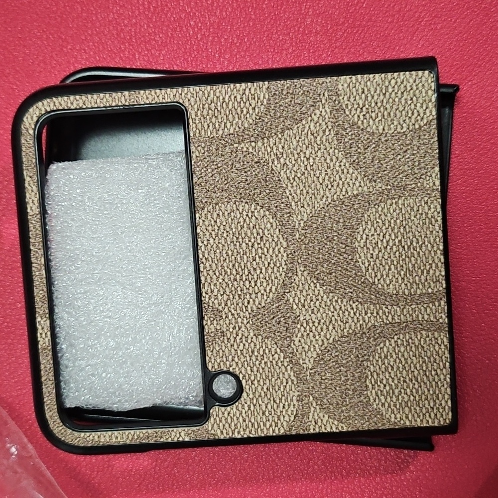 Coach Beige and Black Z-Flip3 Phone Case!NEW!!